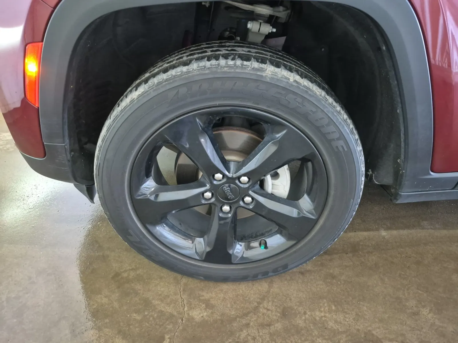 Front driver wheel/tire photo