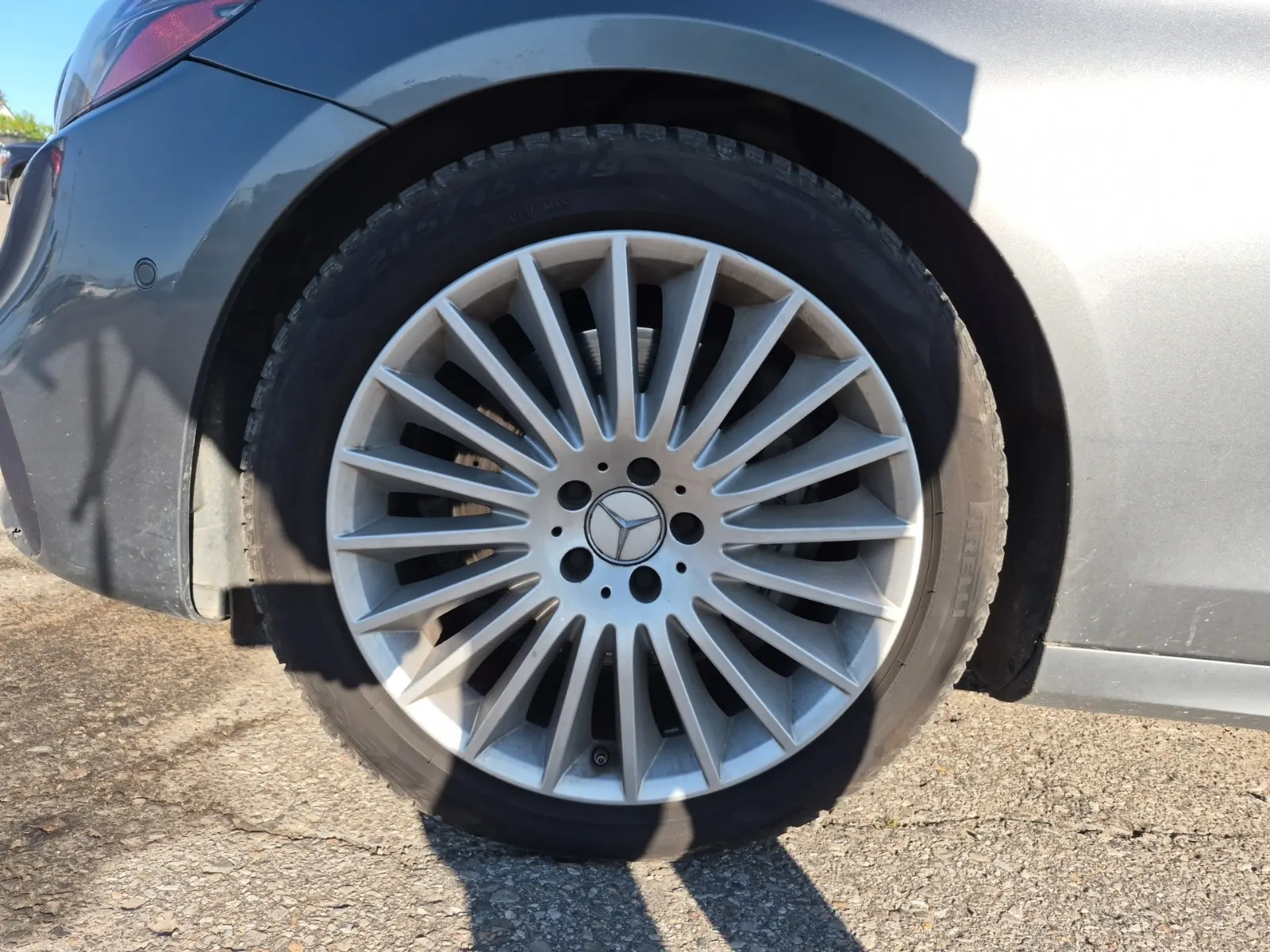 Front driver wheel/tire photo