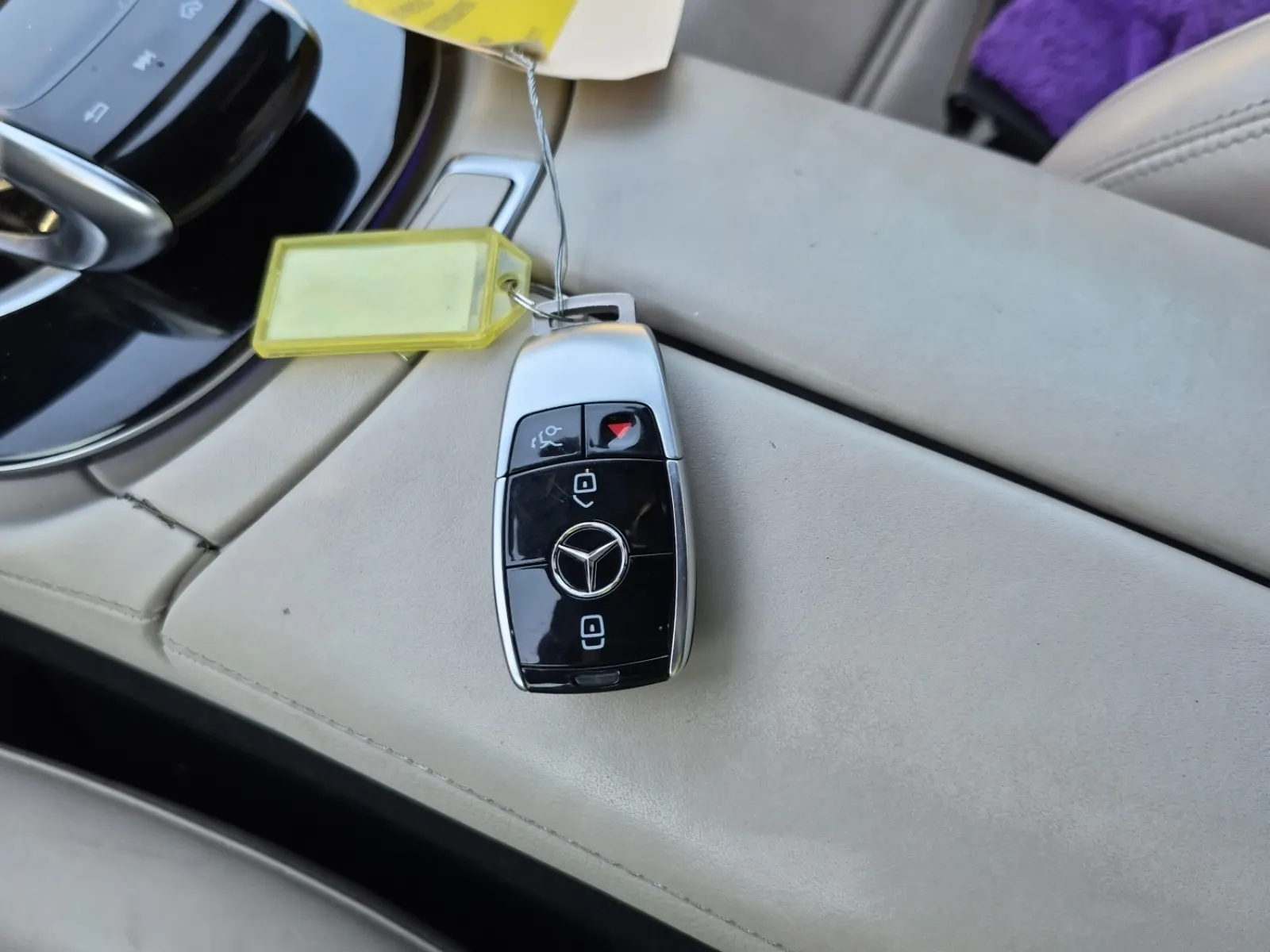 Keys/Fobs/Manual Photo