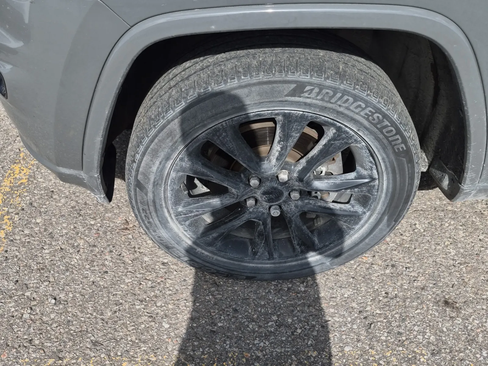 Front driver wheel/tire photo