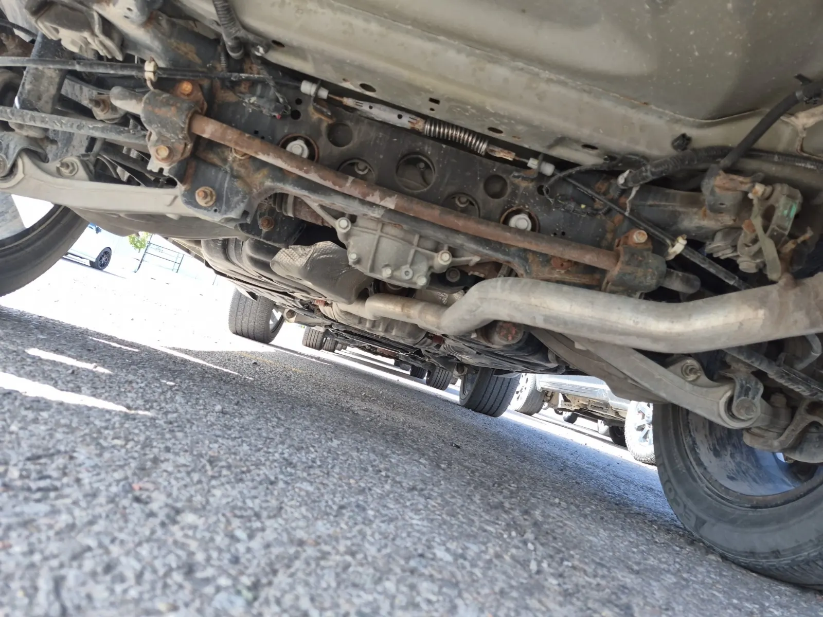 Undercarriage - Rear Photo