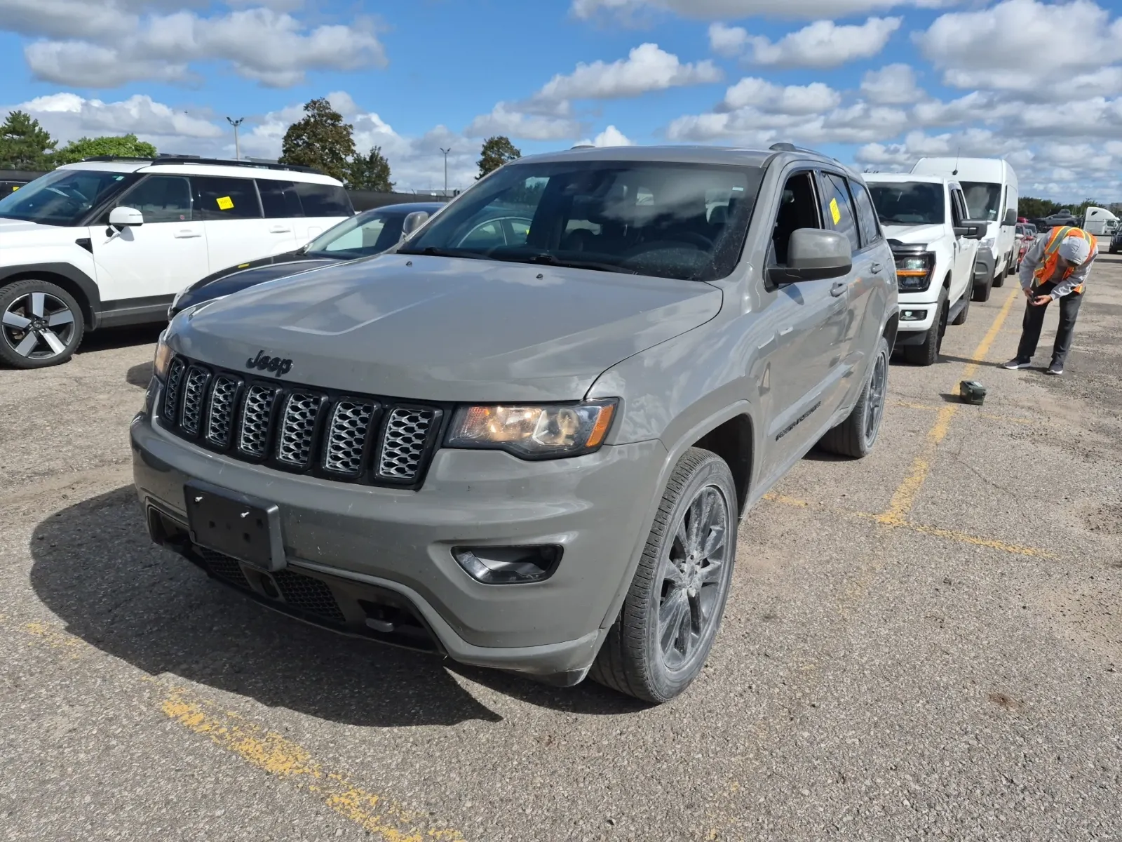 Front driver 3/4 photo