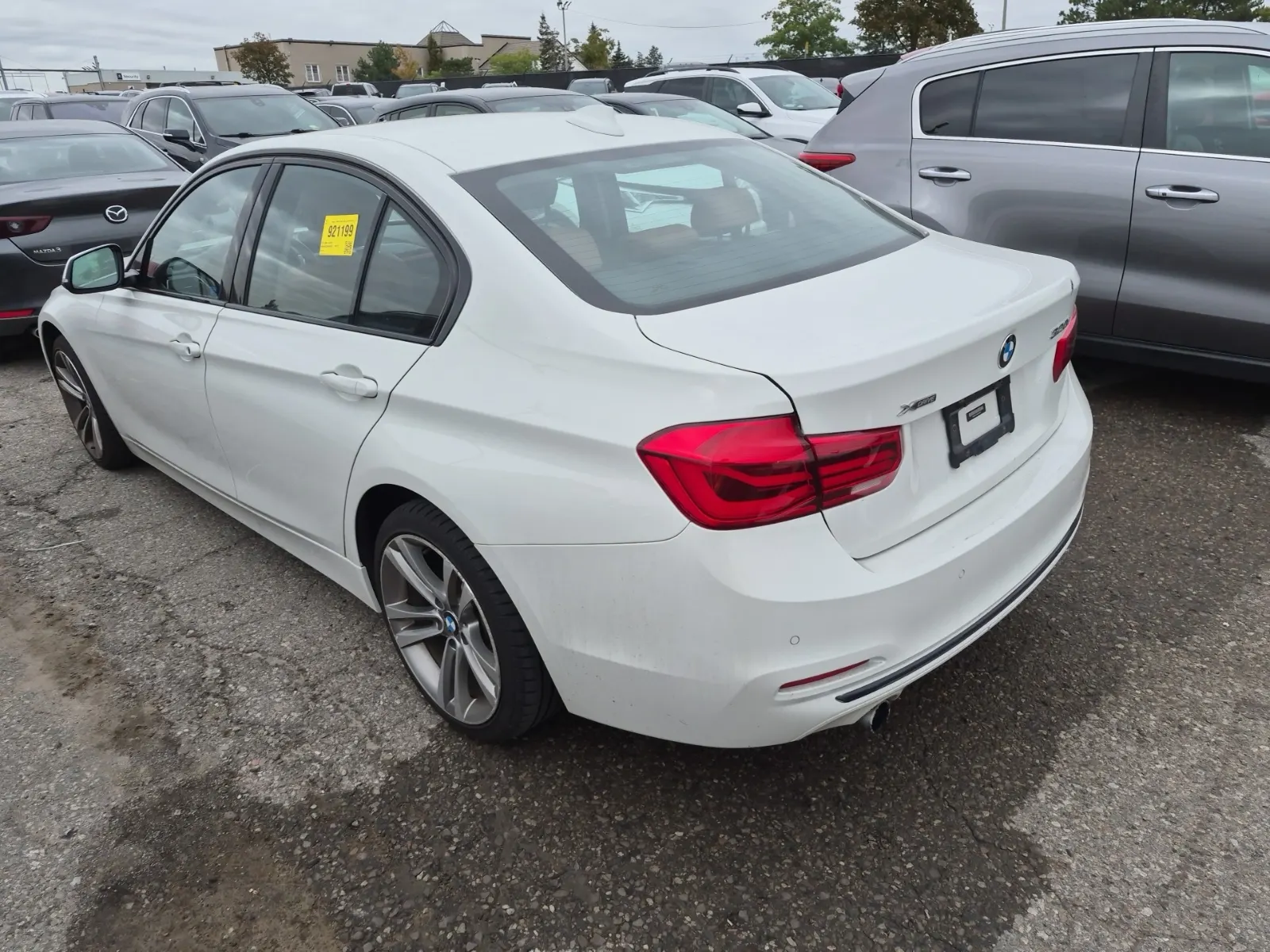 Driver Rear 3/4 Photo