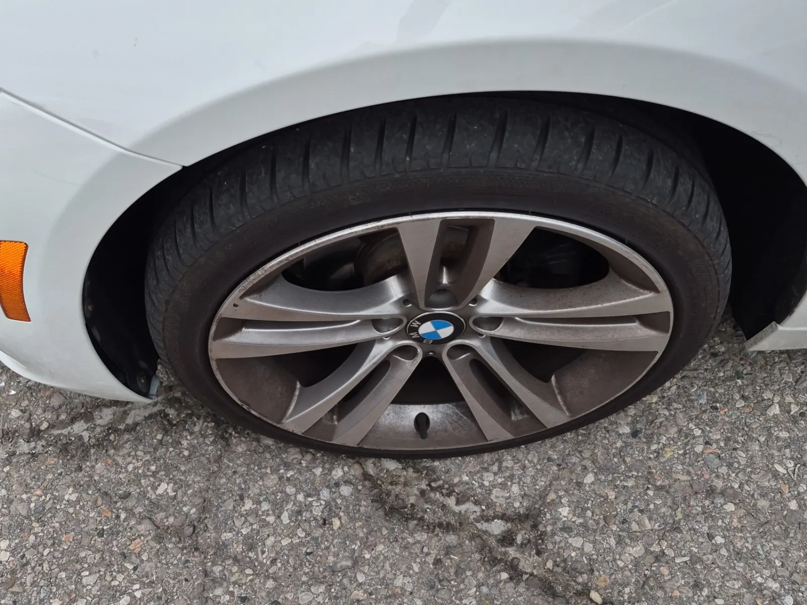 Front driver wheel/tire photo