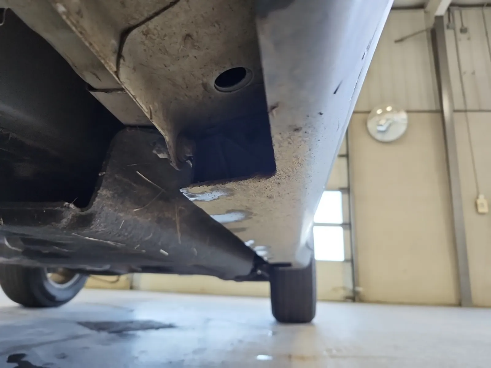 Undercarriage - Driver Photo