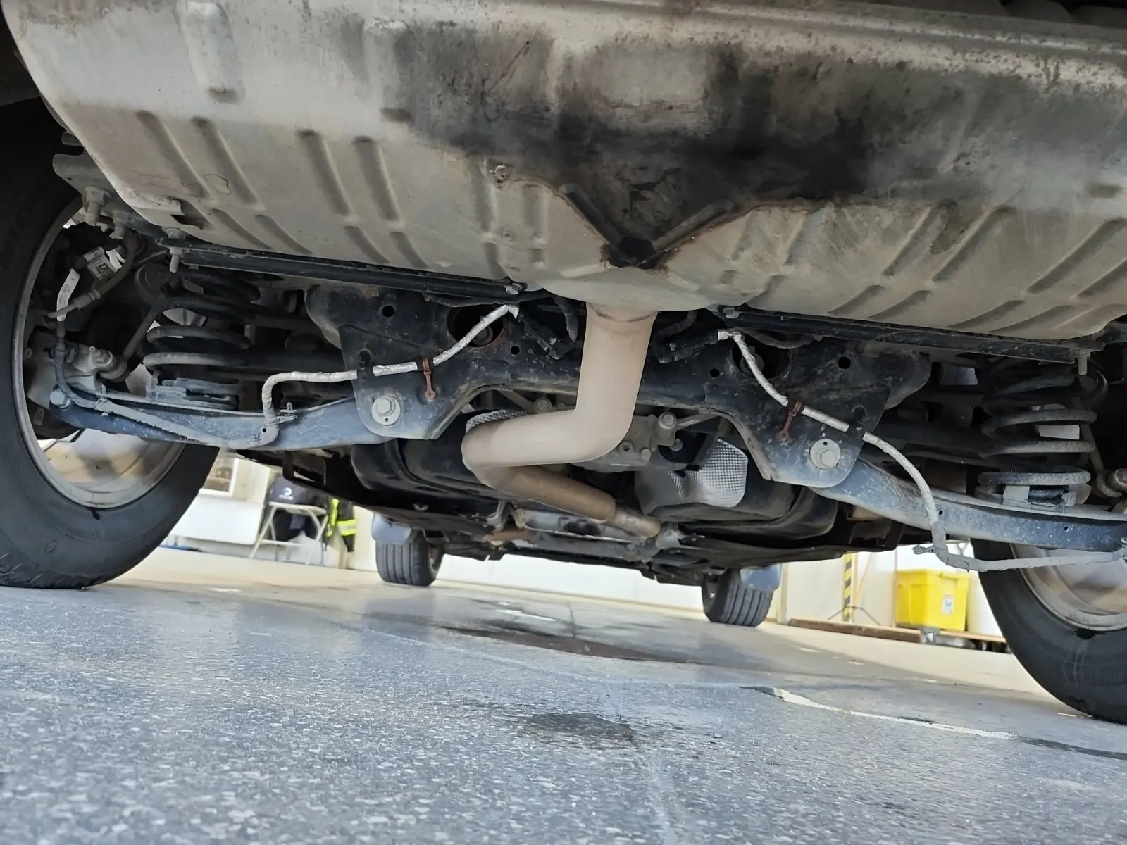 Undercarriage - Rear Photo