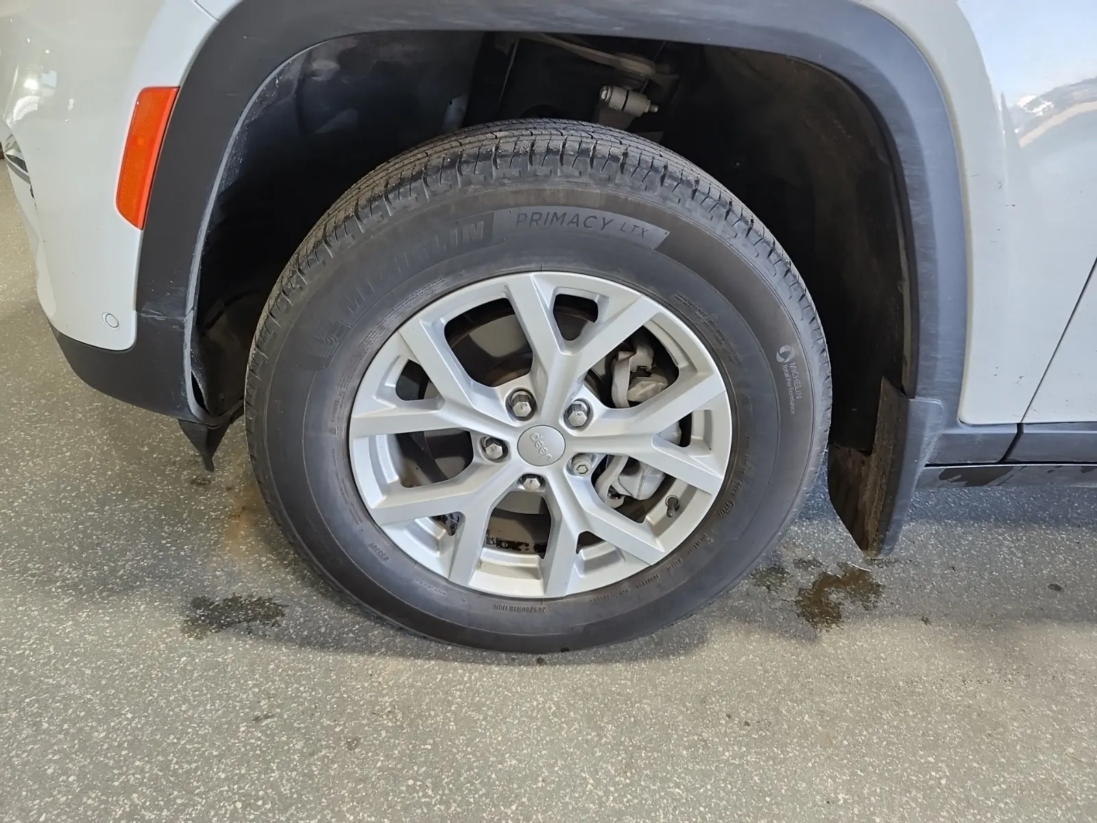 Front driver wheel/tire photo