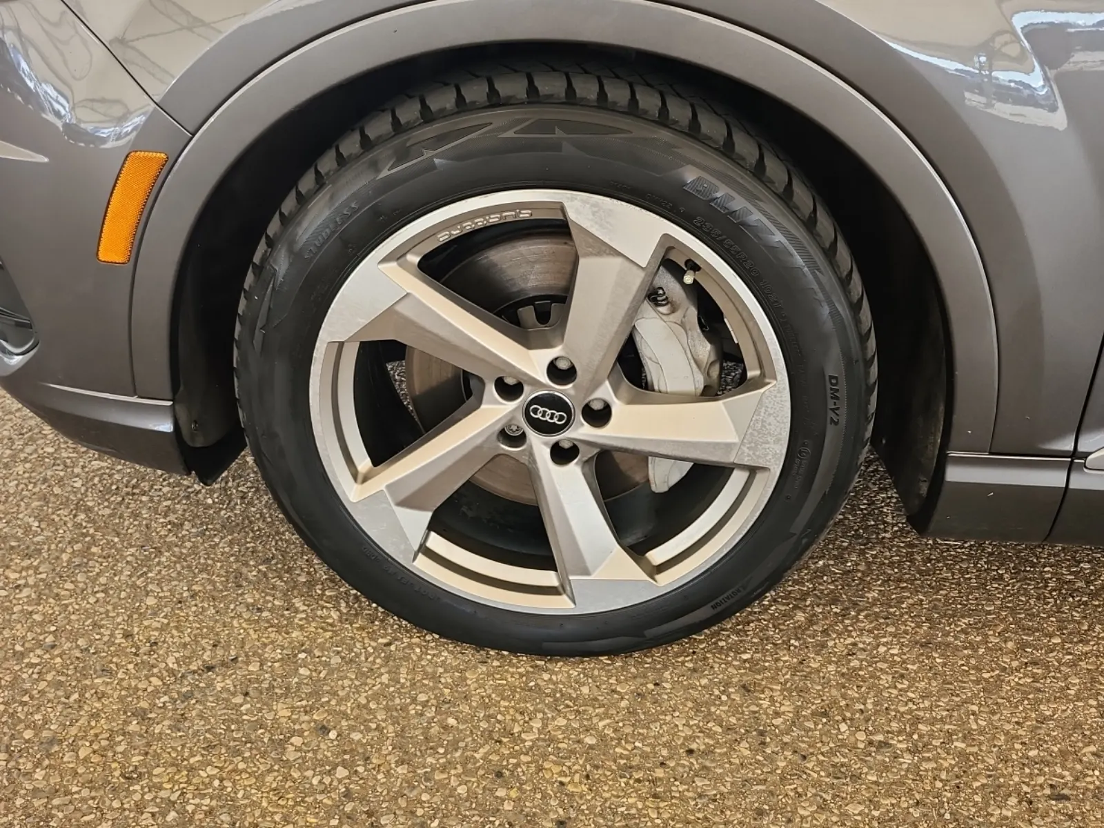 Front driver wheel/tire photo