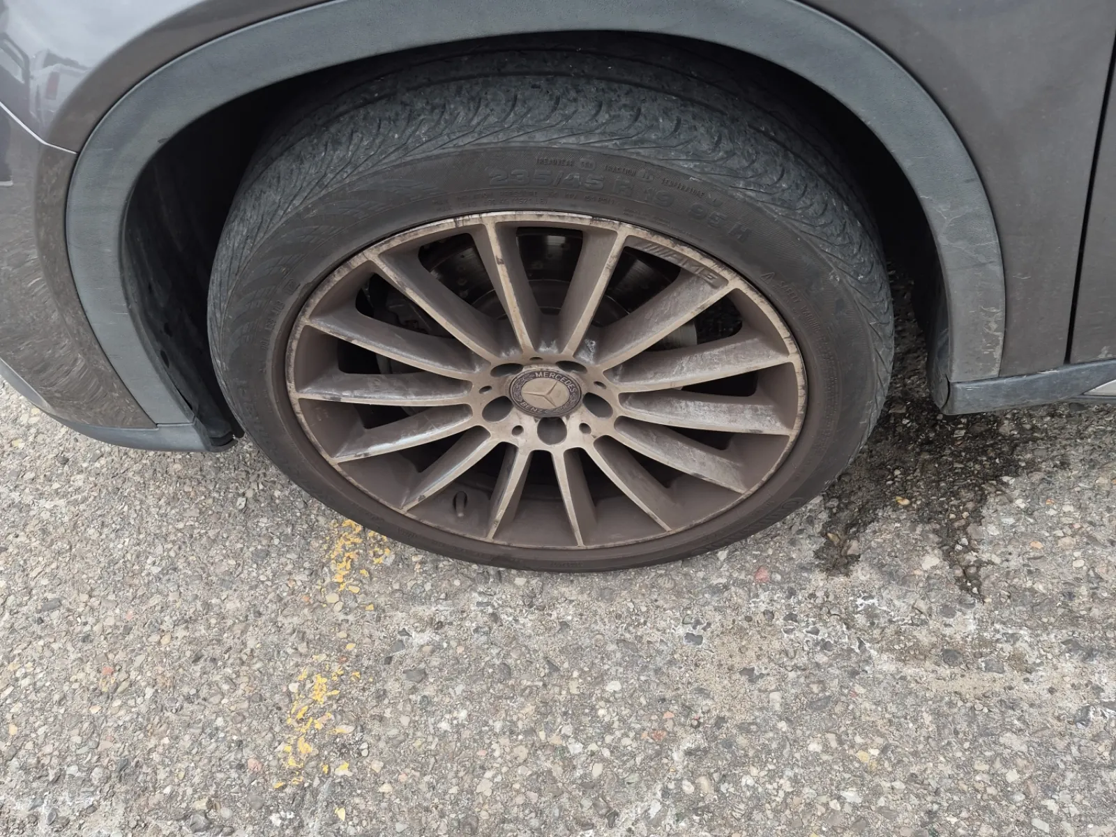 Front driver wheel/tire photo