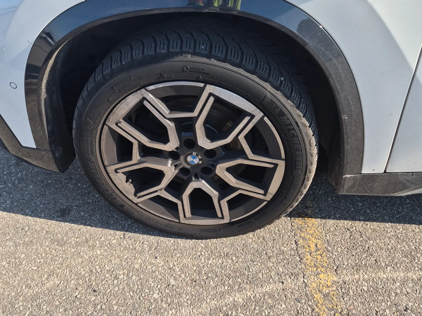 Front driver wheel/tire photo