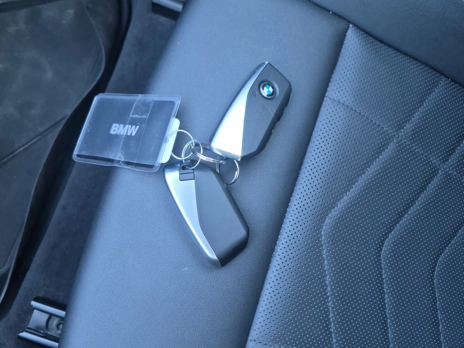 Keys/Fobs/Manual Photo