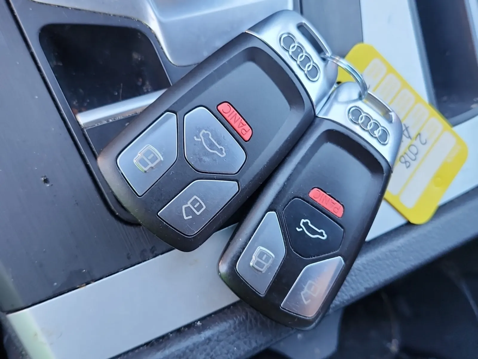 Keys/Fobs/Manual Photo