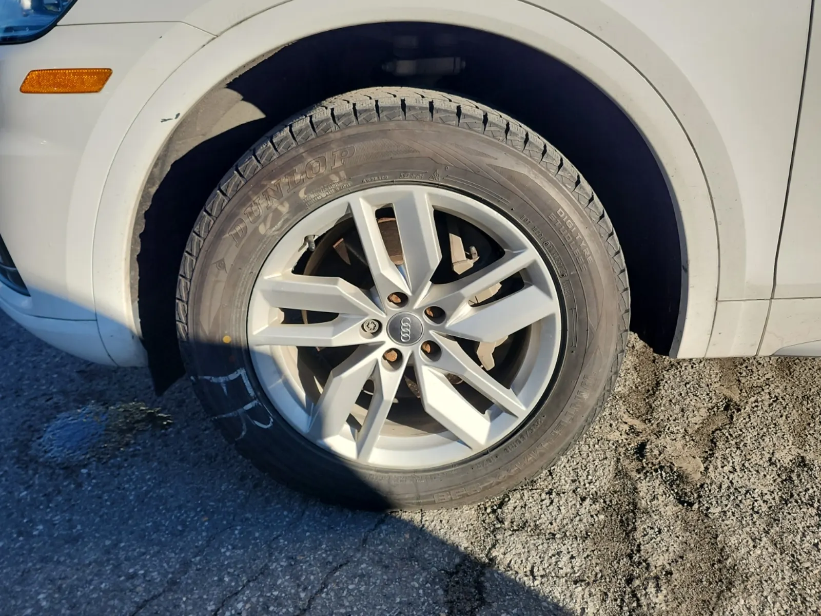 Front driver wheel/tire photo