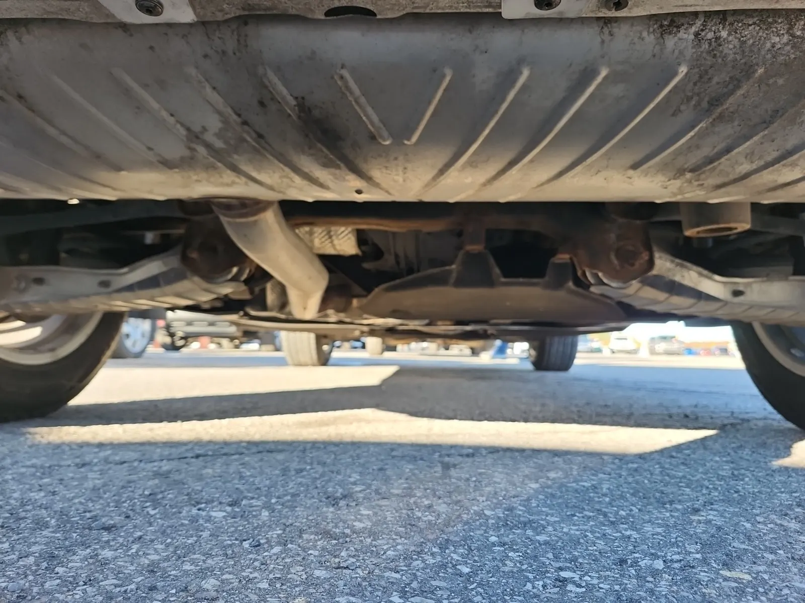 Undercarriage - Rear Photo