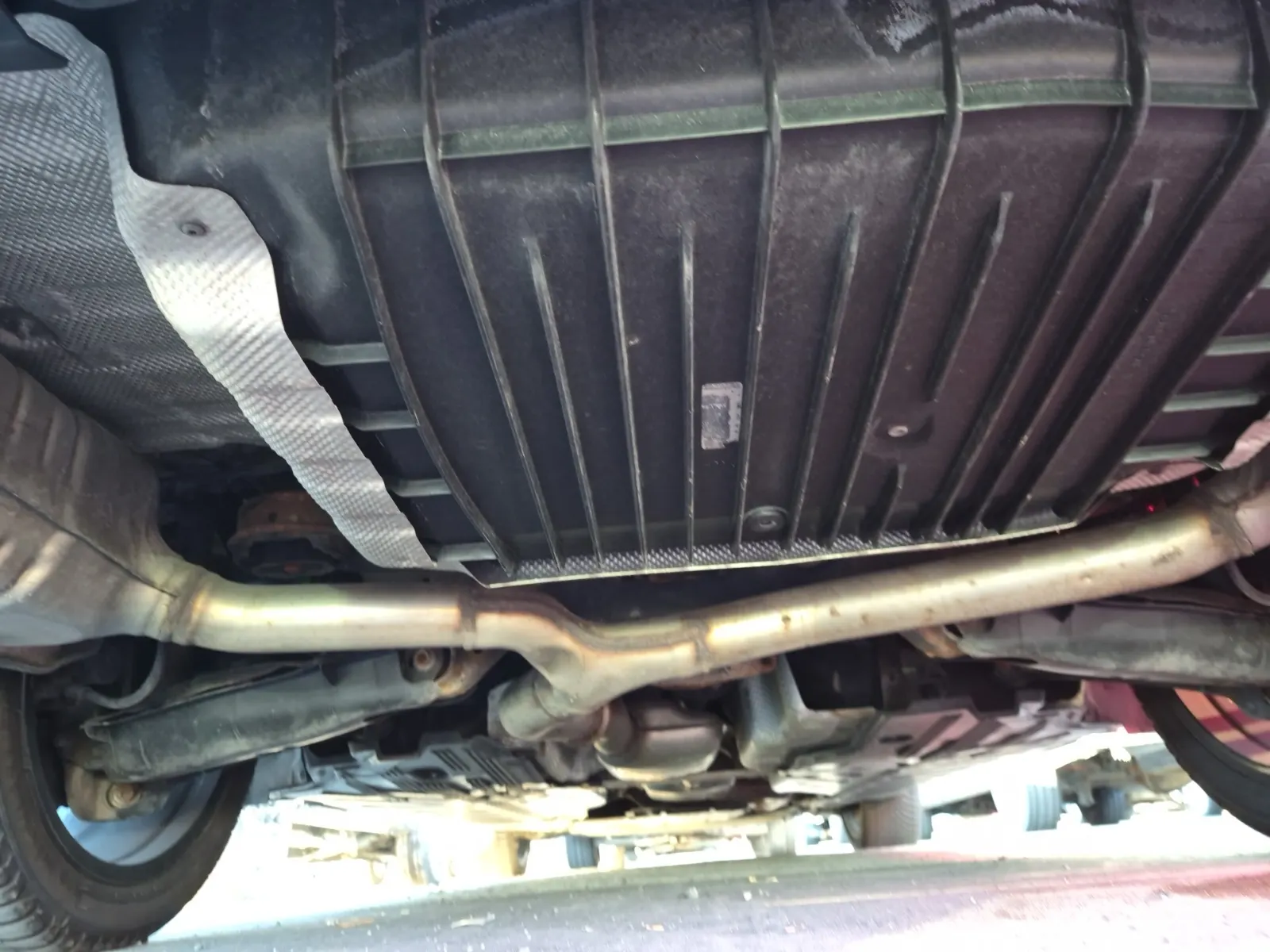 Undercarriage - Rear Photo