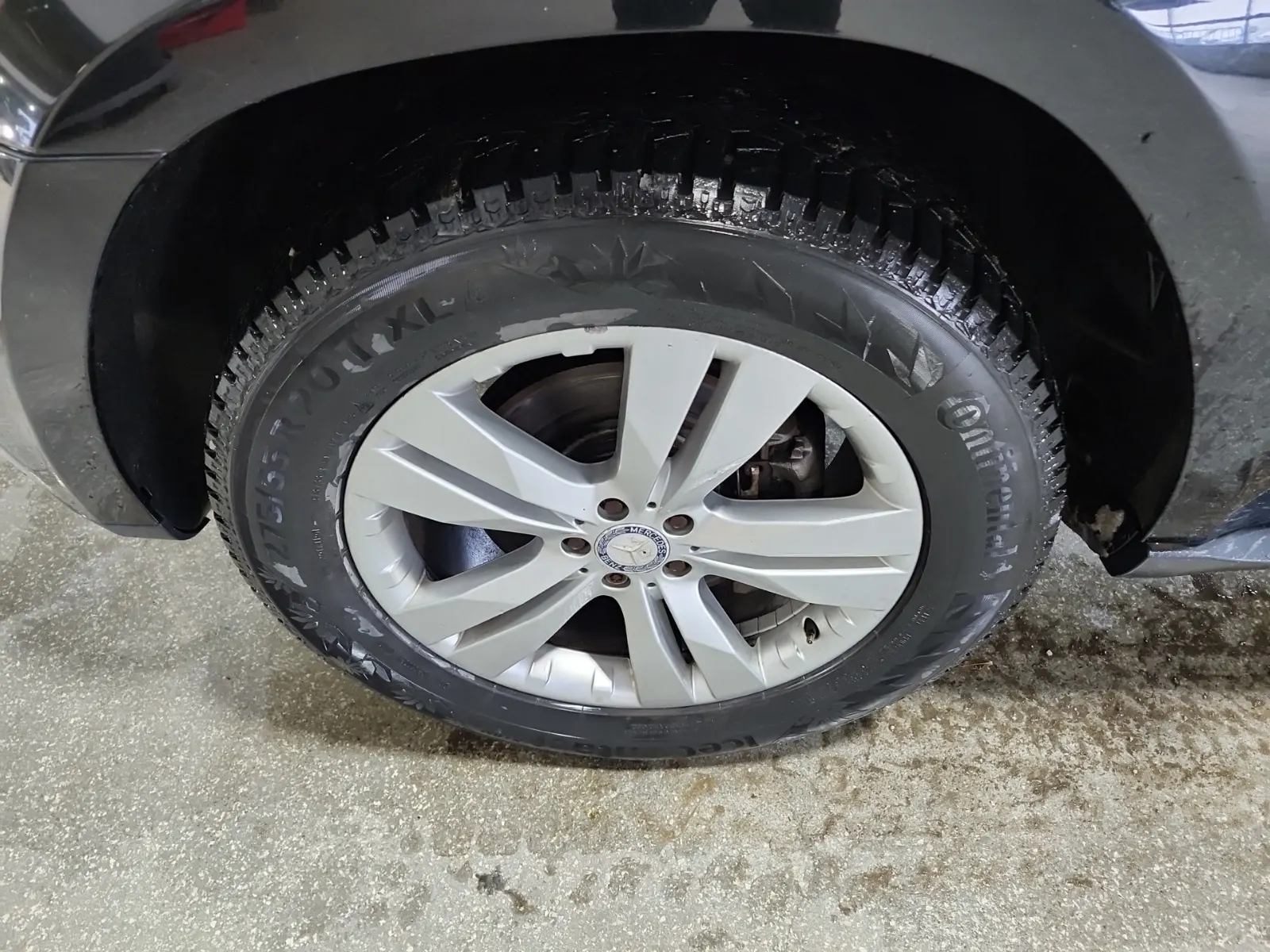 Front driver wheel/tire photo