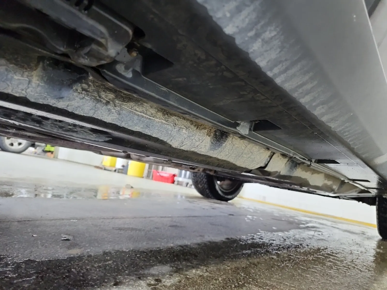 Undercarriage - Passenger Photo