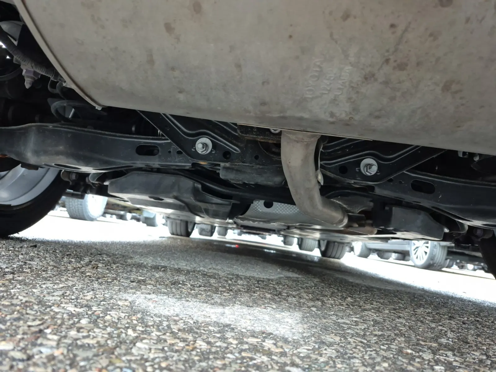 Undercarriage - Rear Photo