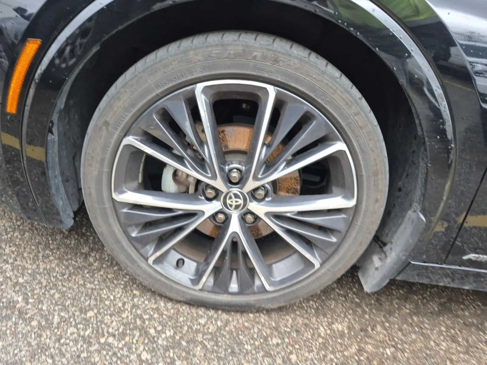 Front driver wheel/tire photo