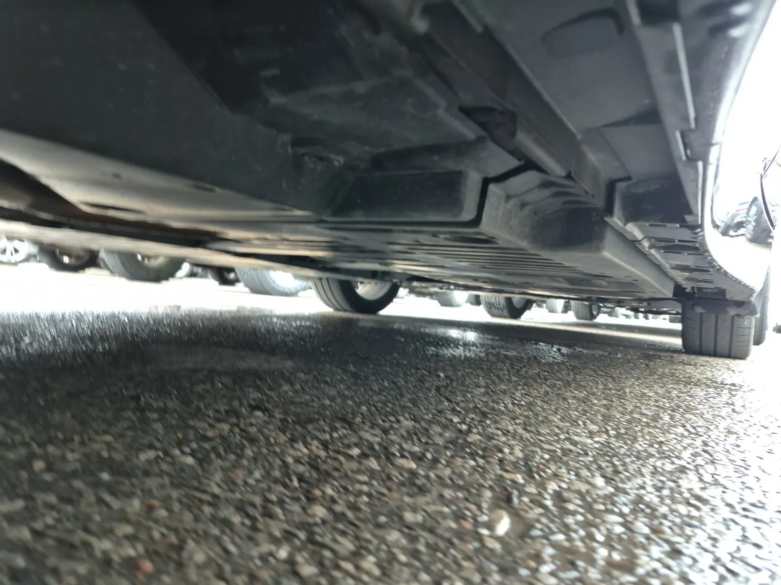 Undercarriage - Passenger Photo