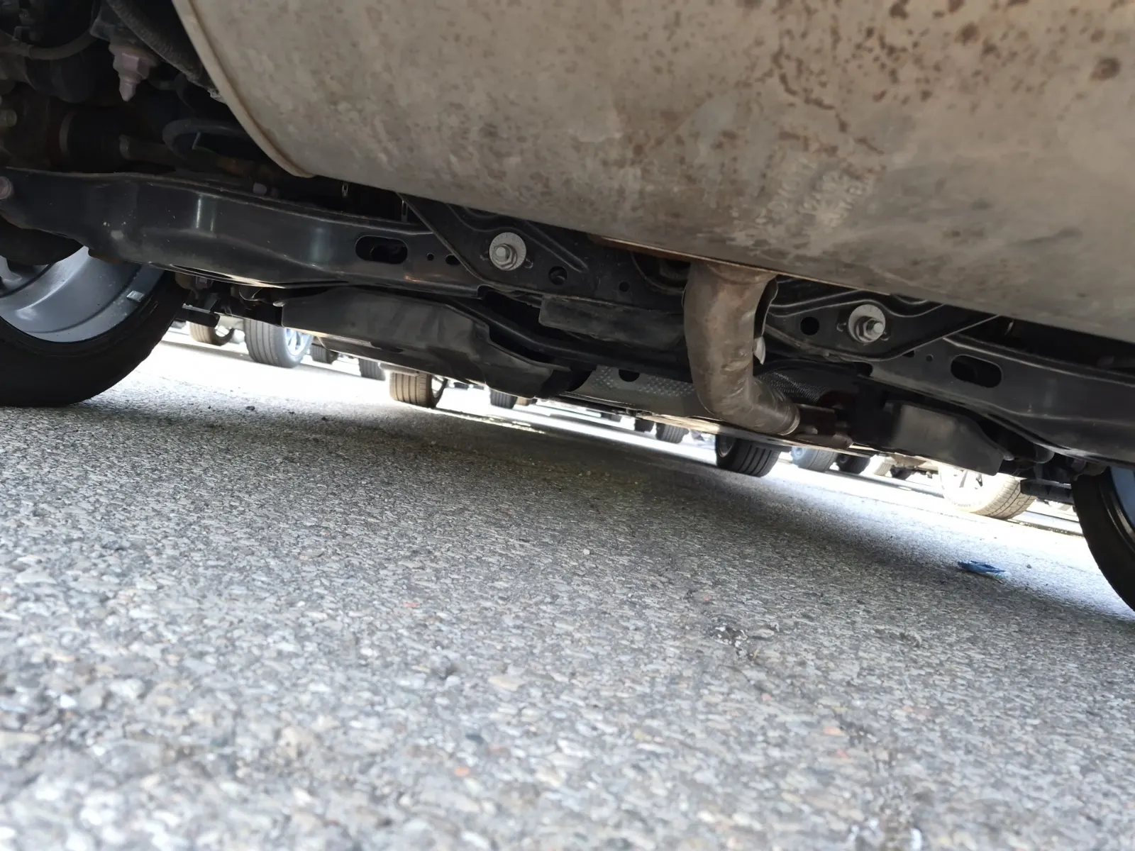 Undercarriage - Rear Photo