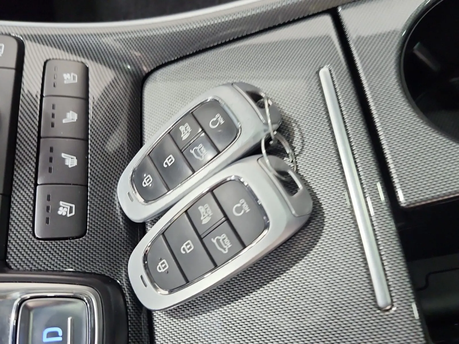 Keys/Fobs/Manual Photo