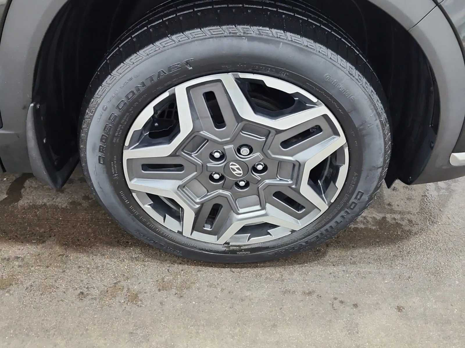 Right Front Wheel/Tire Photo
