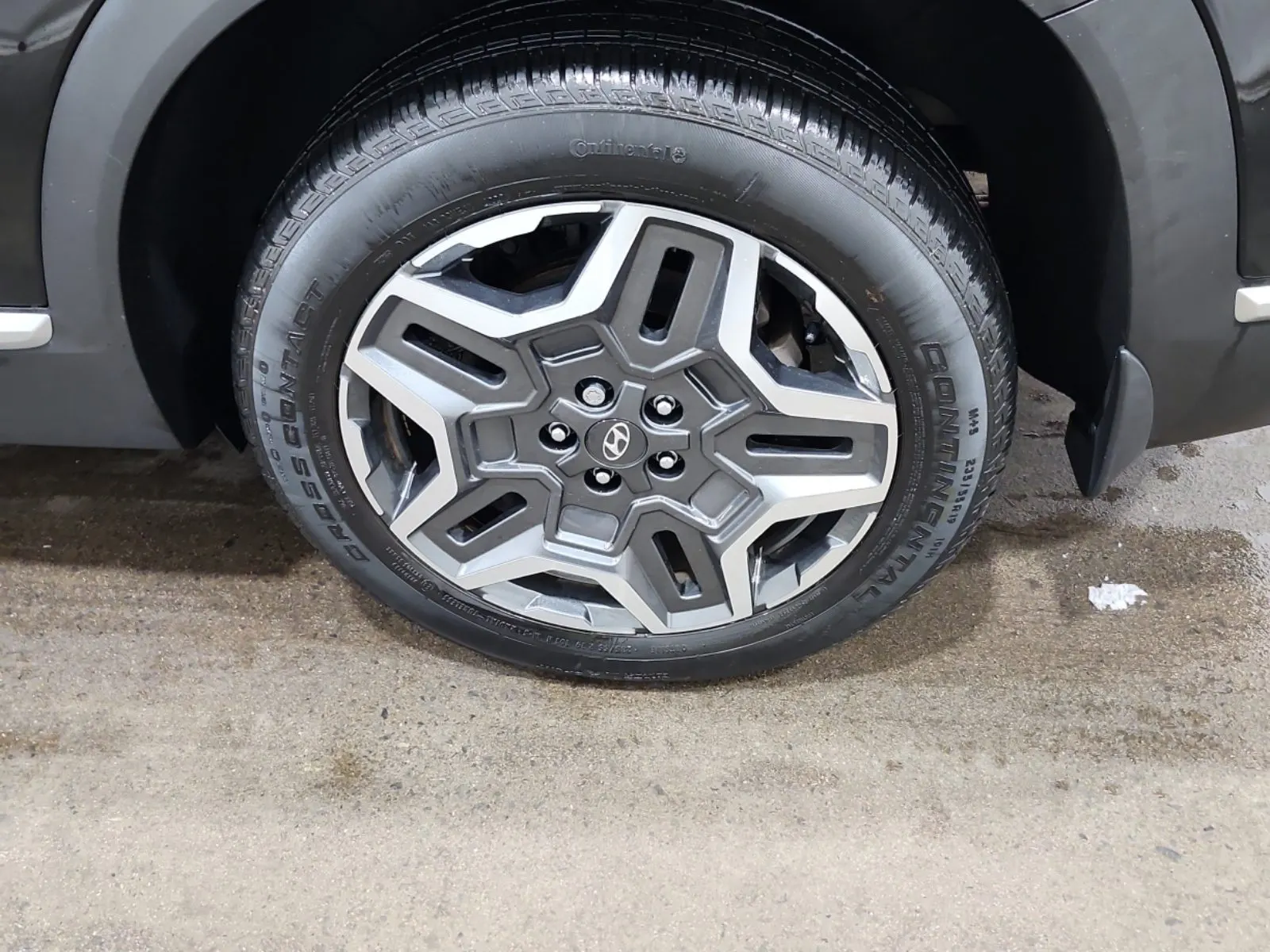 Left Rear Wheel/Tire Photo
