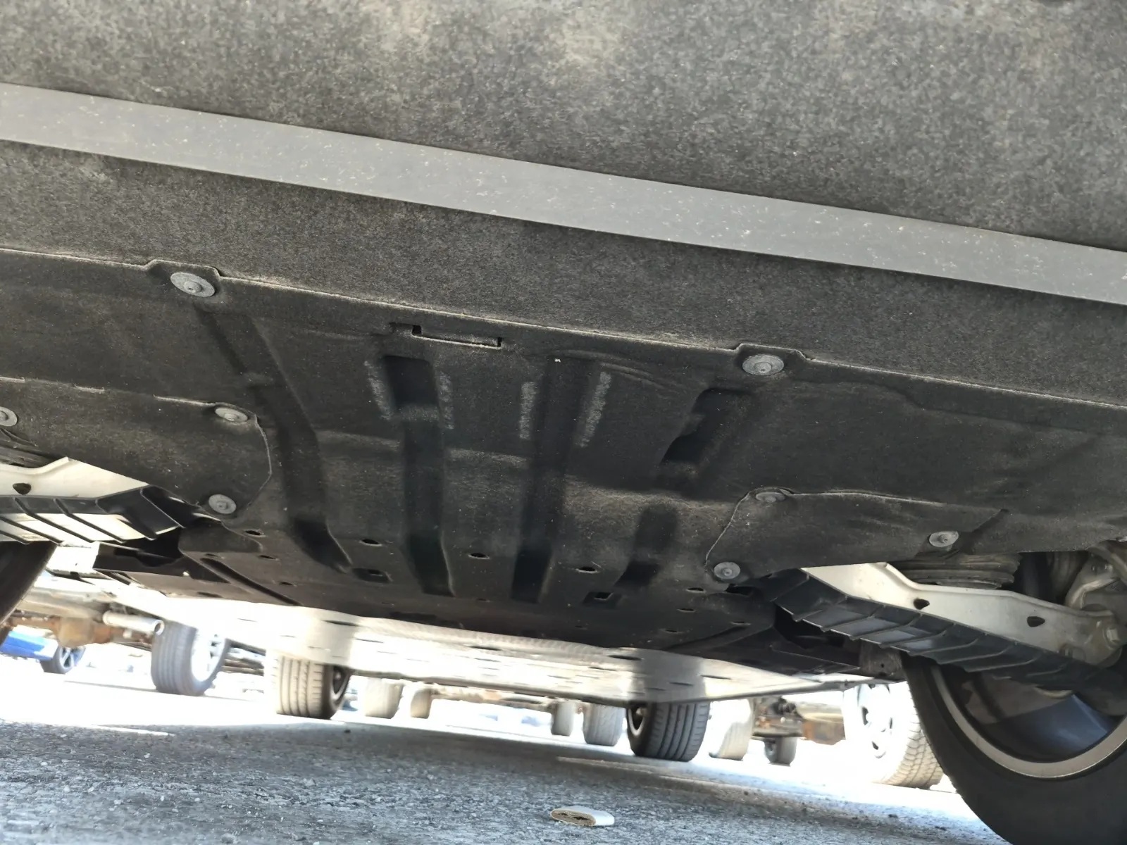 Undercarriage - Rear Photo