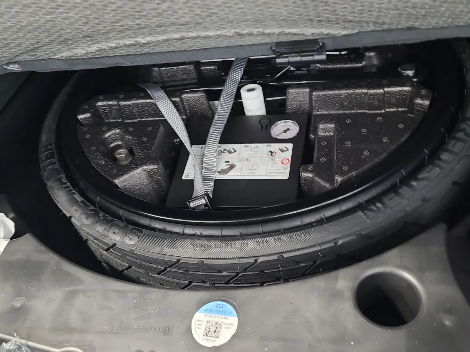 Spare Tire & Wheel Photo