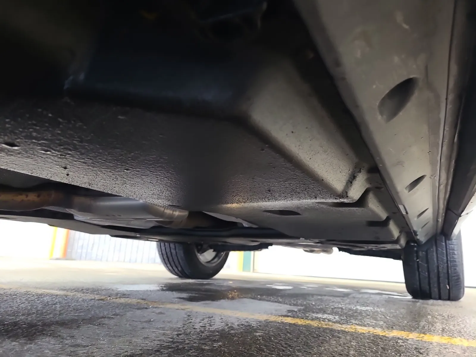 Undercarriage - Driver Photo