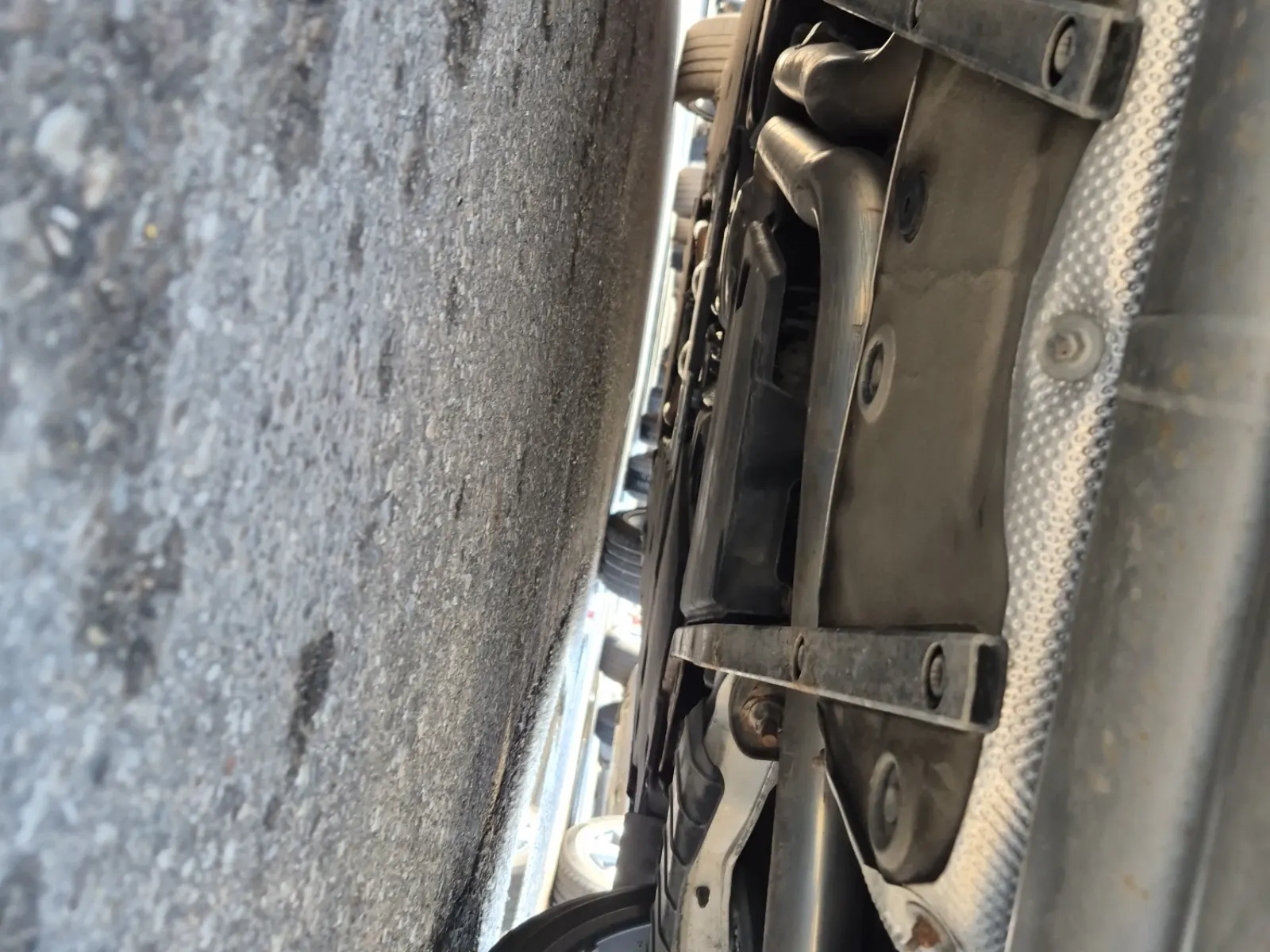 Undercarriage - Rear Photo