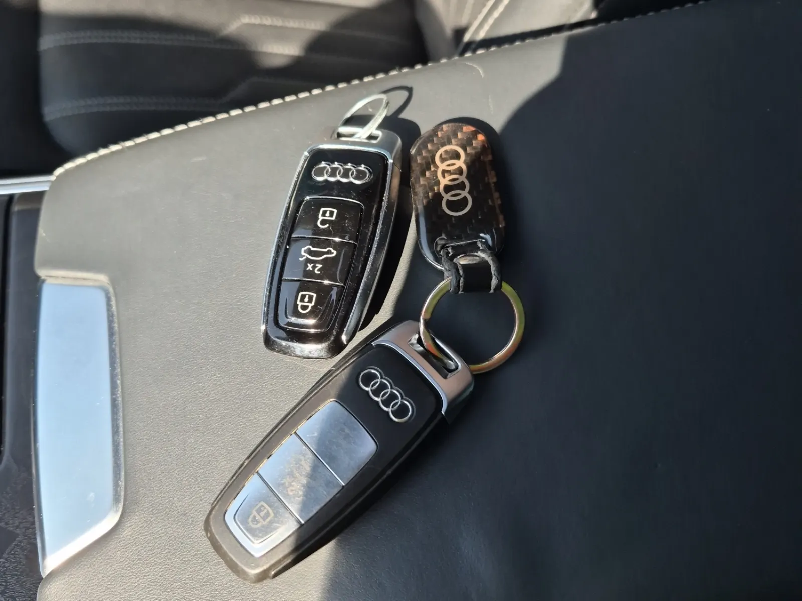 Keys/Fobs/Manual Photo