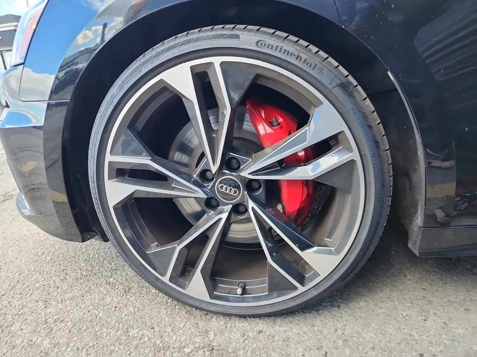 Front driver wheel/tire photo