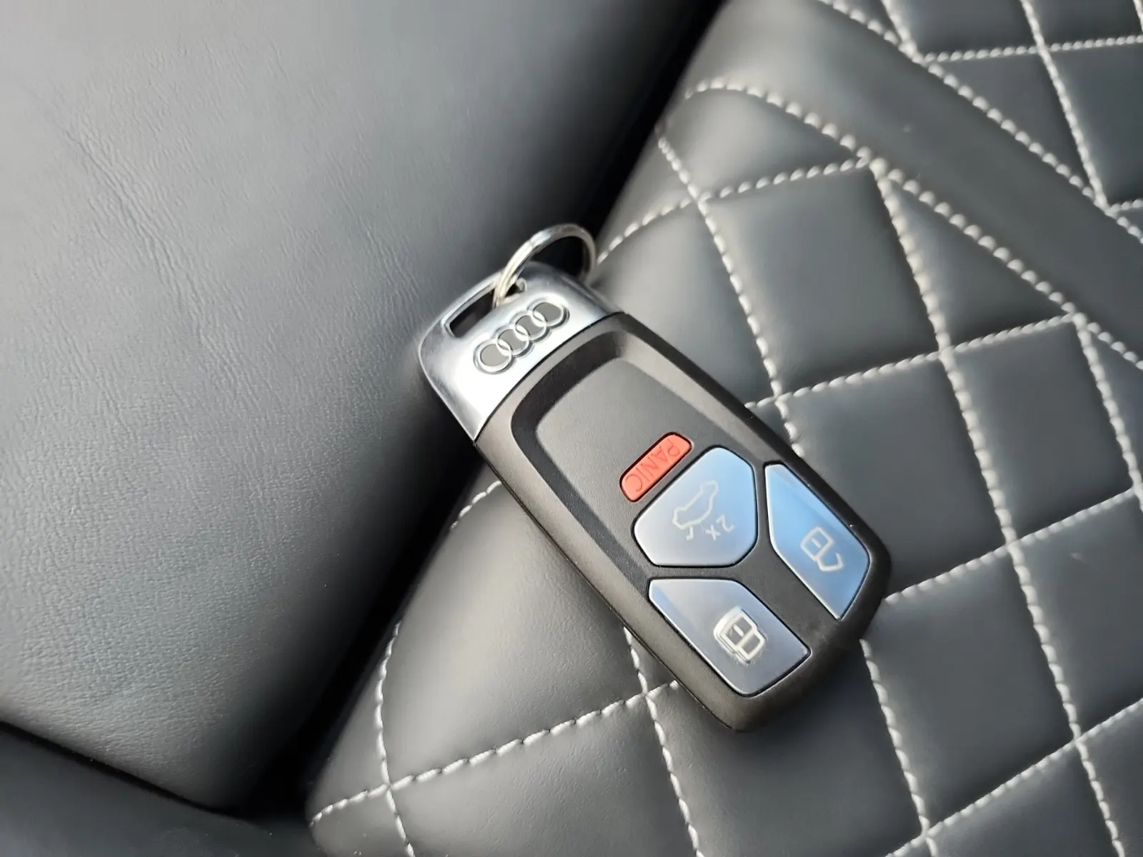 Keys/Fobs/Manual Photo