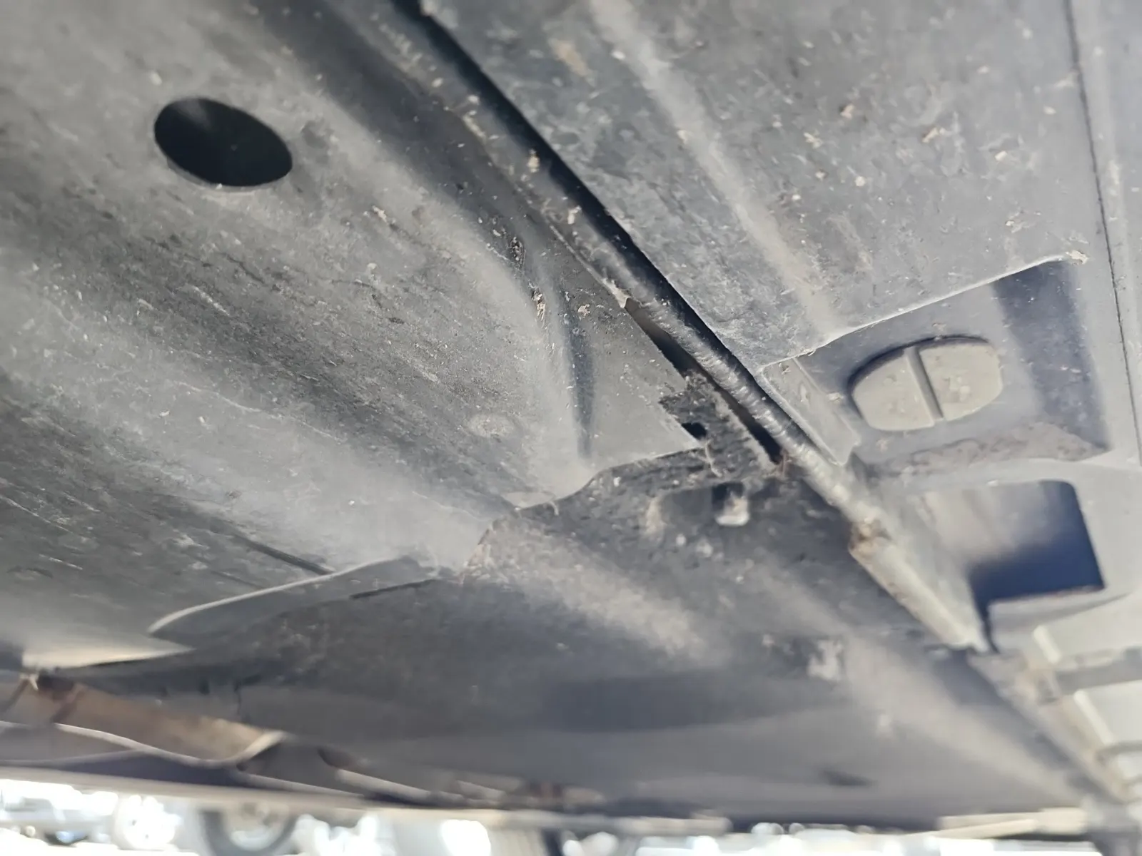 Undercarriage - Driver Photo