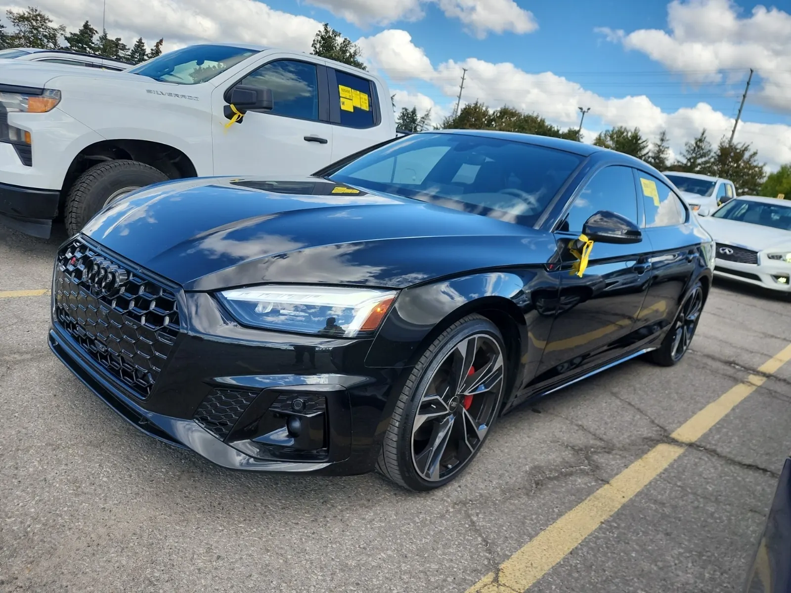 Front driver 3/4 photo