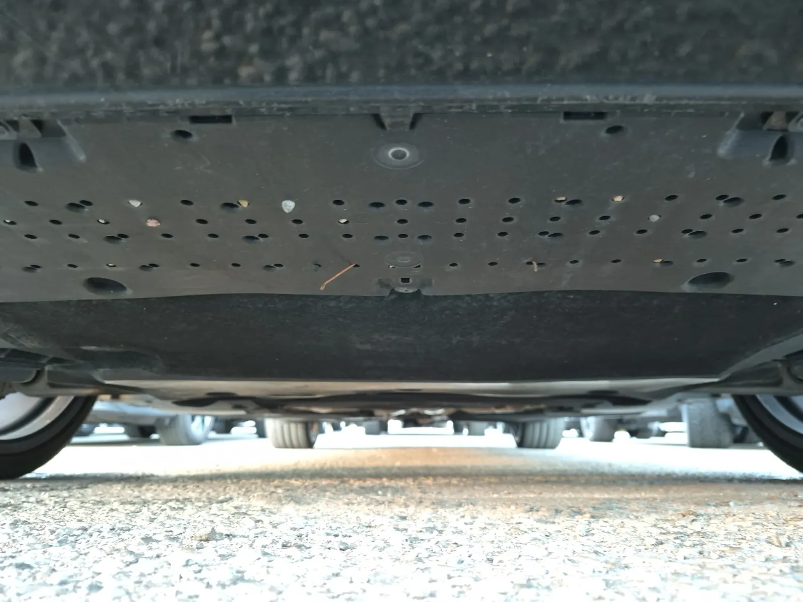 Undercarriage - Front Photo