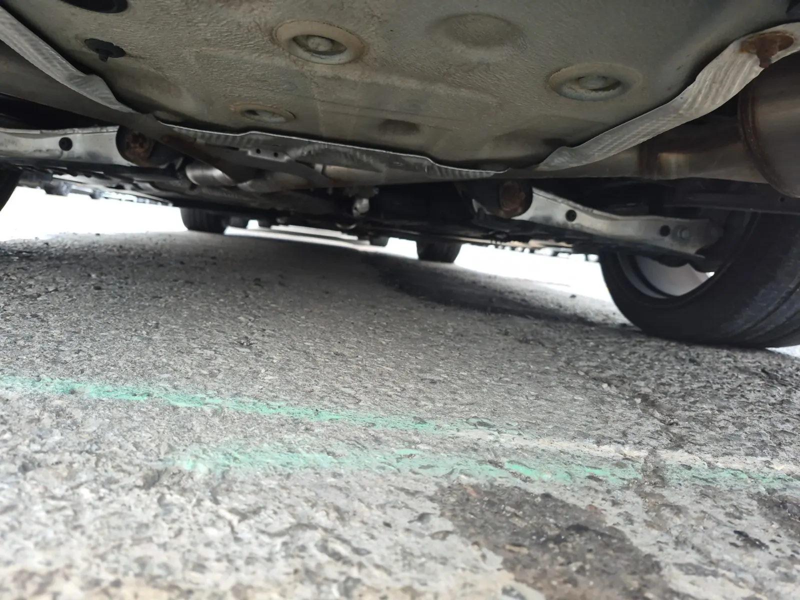 Undercarriage - Rear Photo