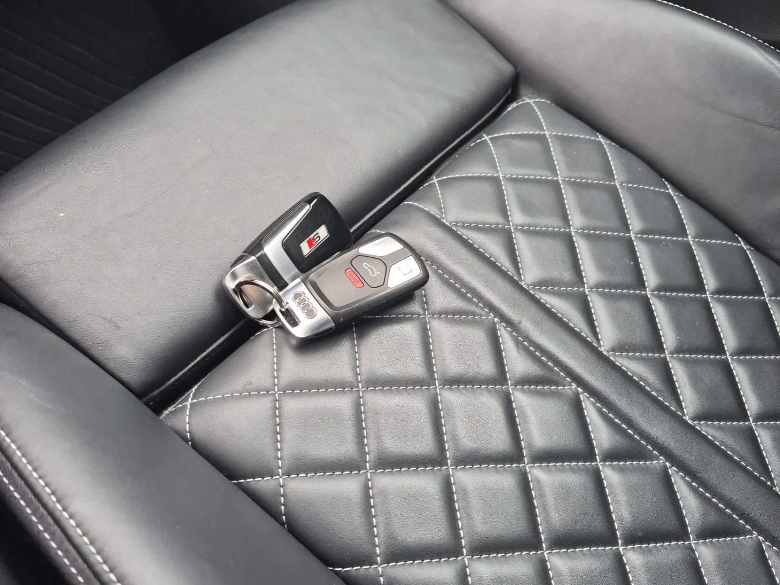 Keys/Fobs/Manual Photo