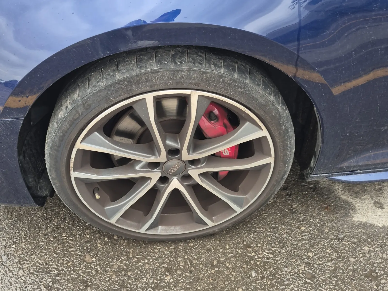 Front driver wheel/tire photo