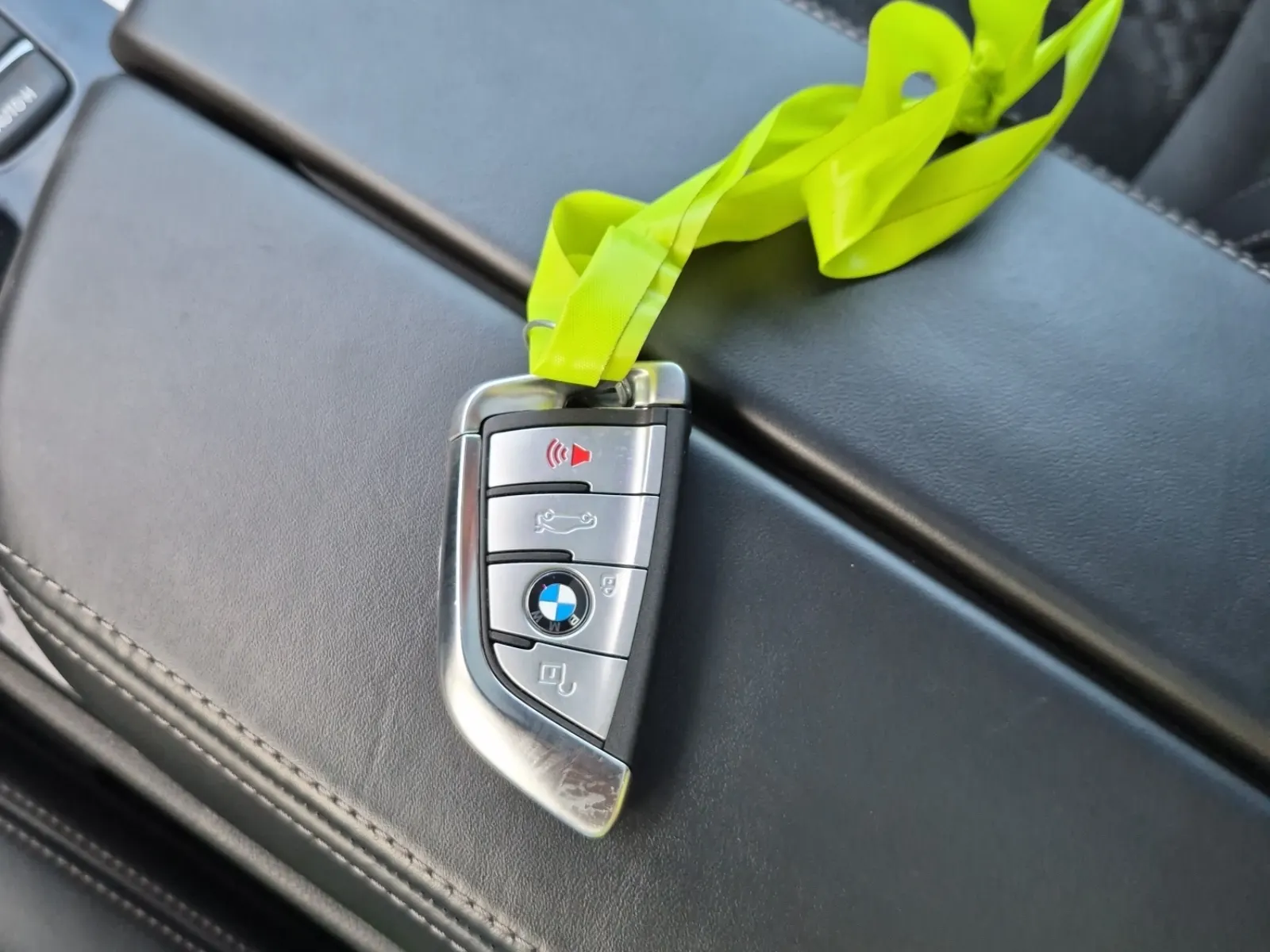 Keys/Fobs/Manual Photo
