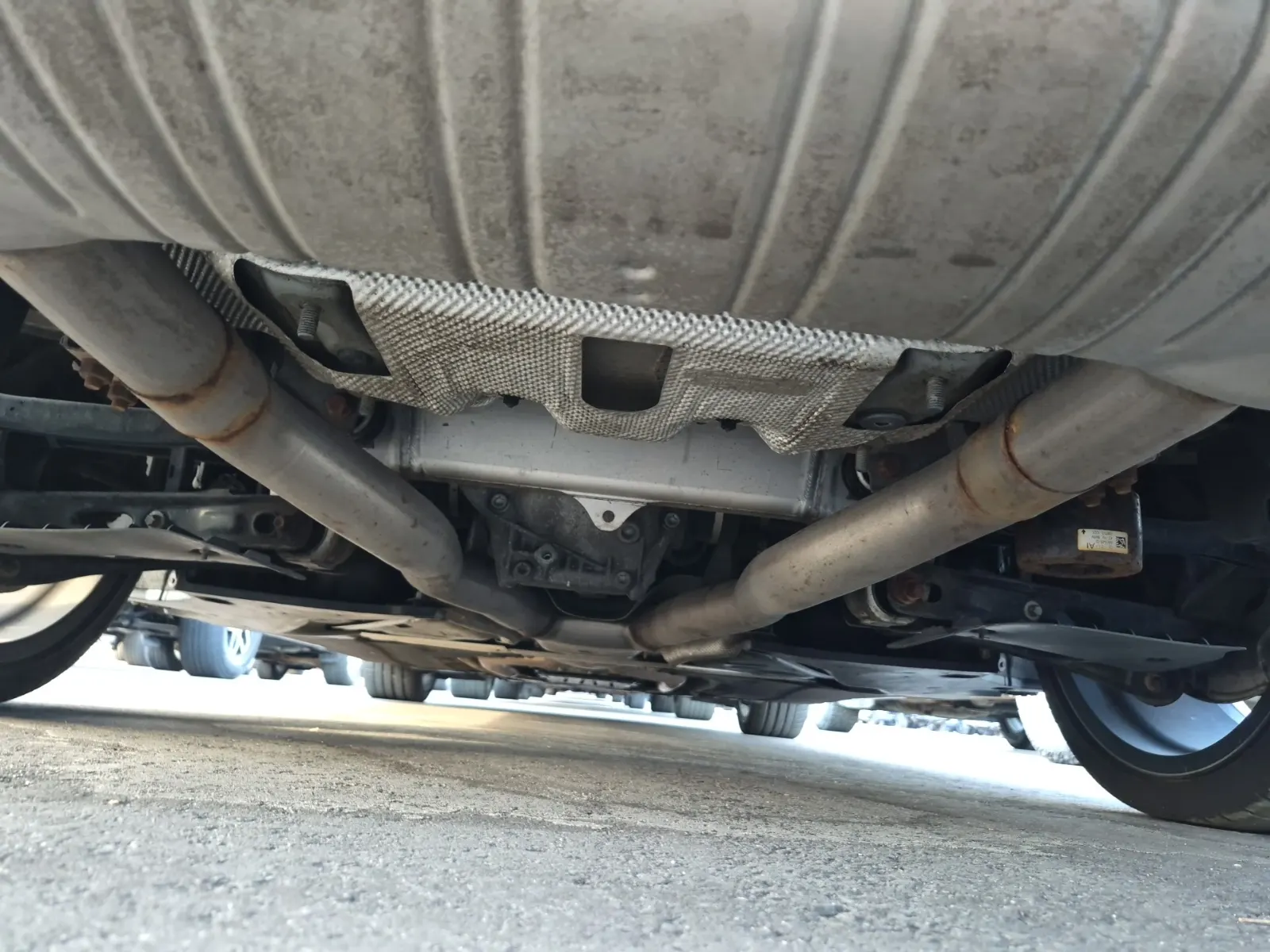 Undercarriage - Rear Photo