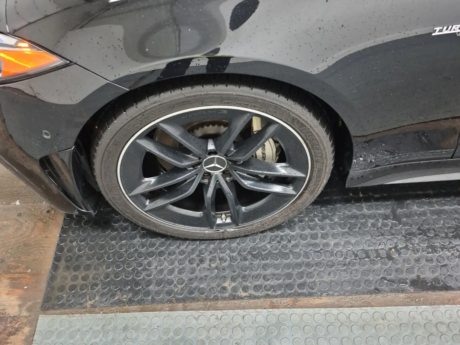 Front driver wheel/tire photo