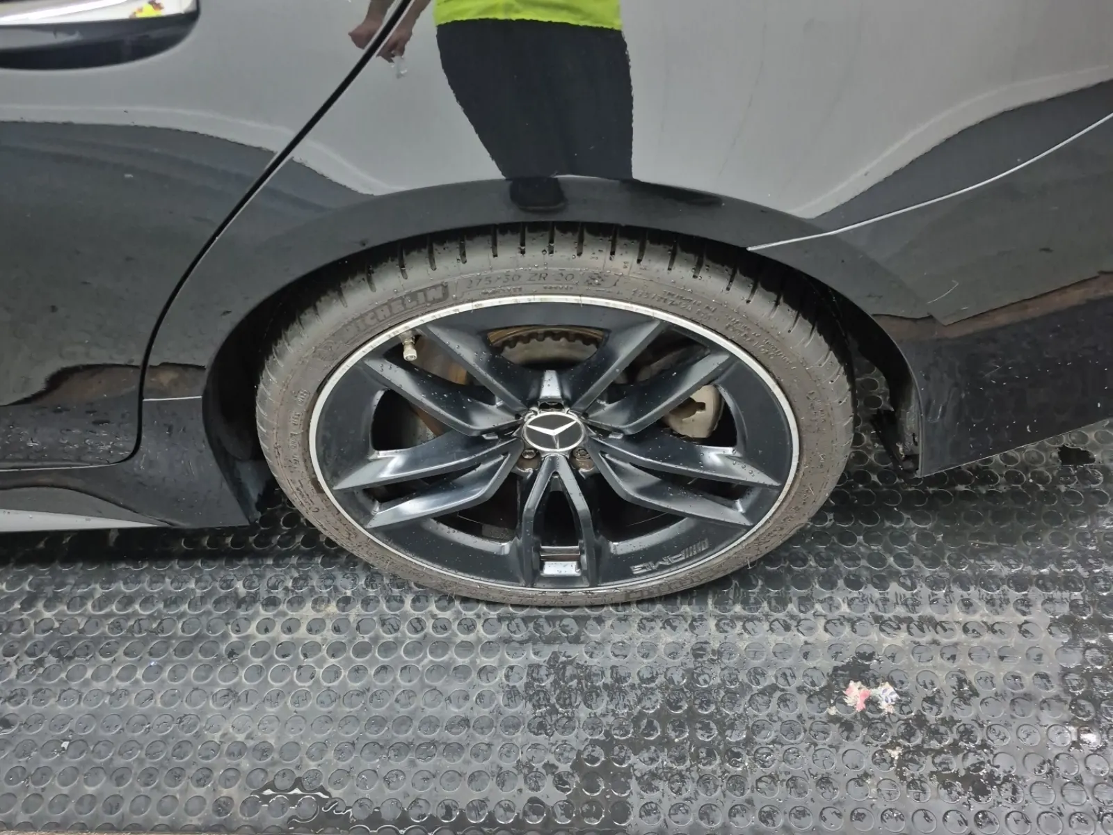 Left Rear Wheel/Tire Photo