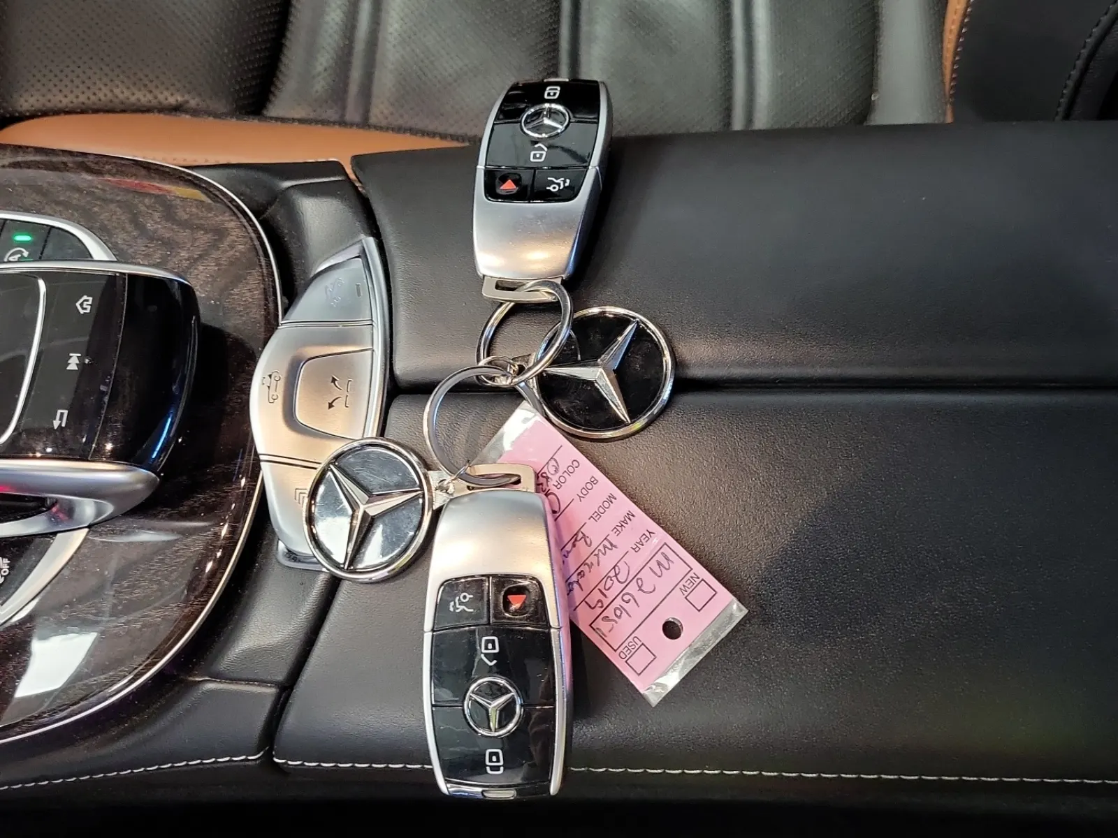 Keys/Fobs/Manual Photo