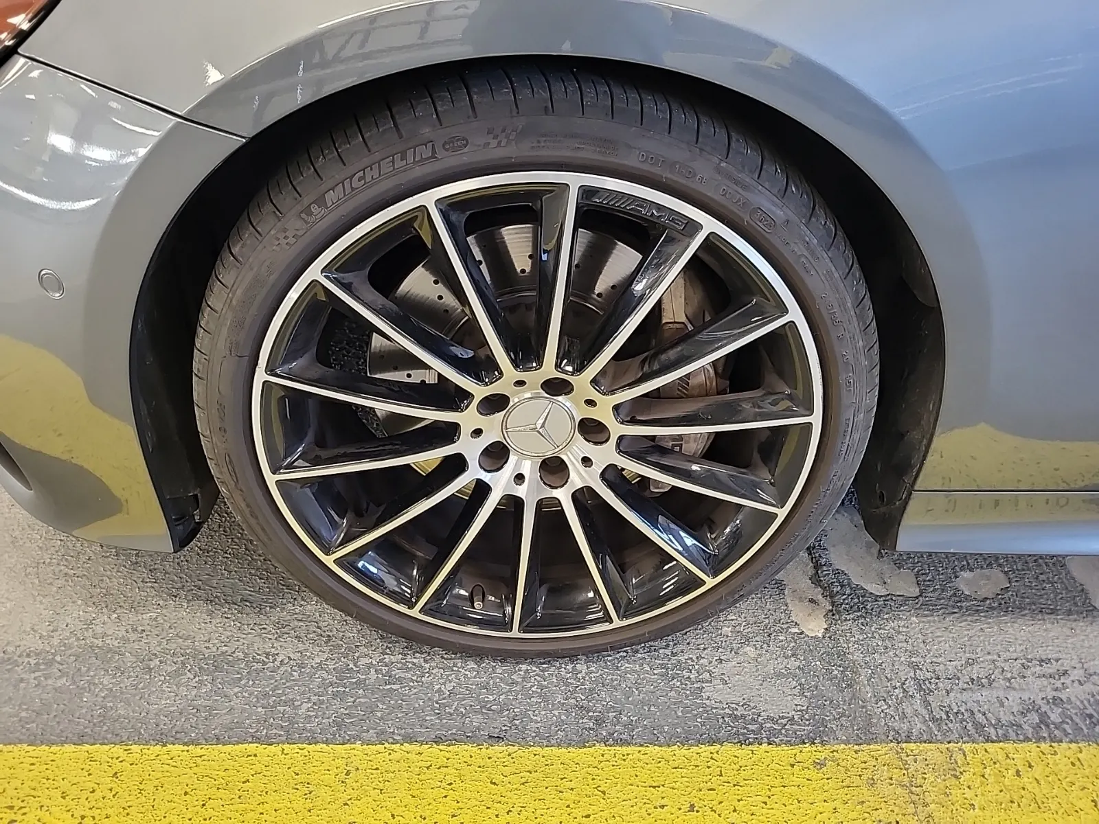 Front driver wheel/tire photo