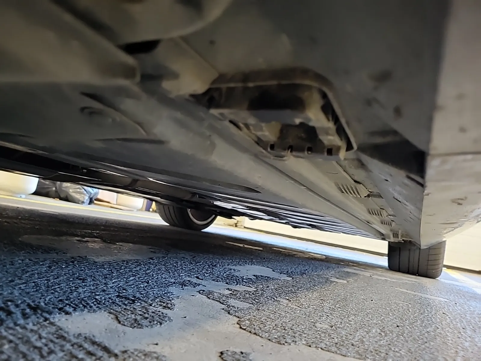 Undercarriage - Driver Photo
