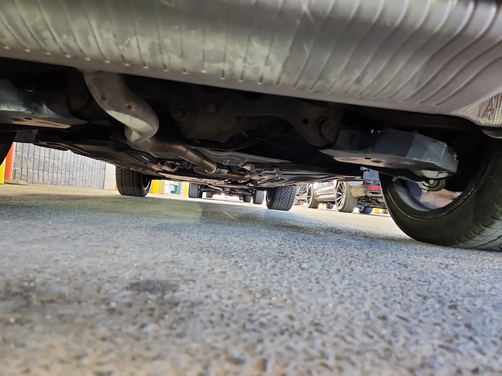 Undercarriage - Rear Photo