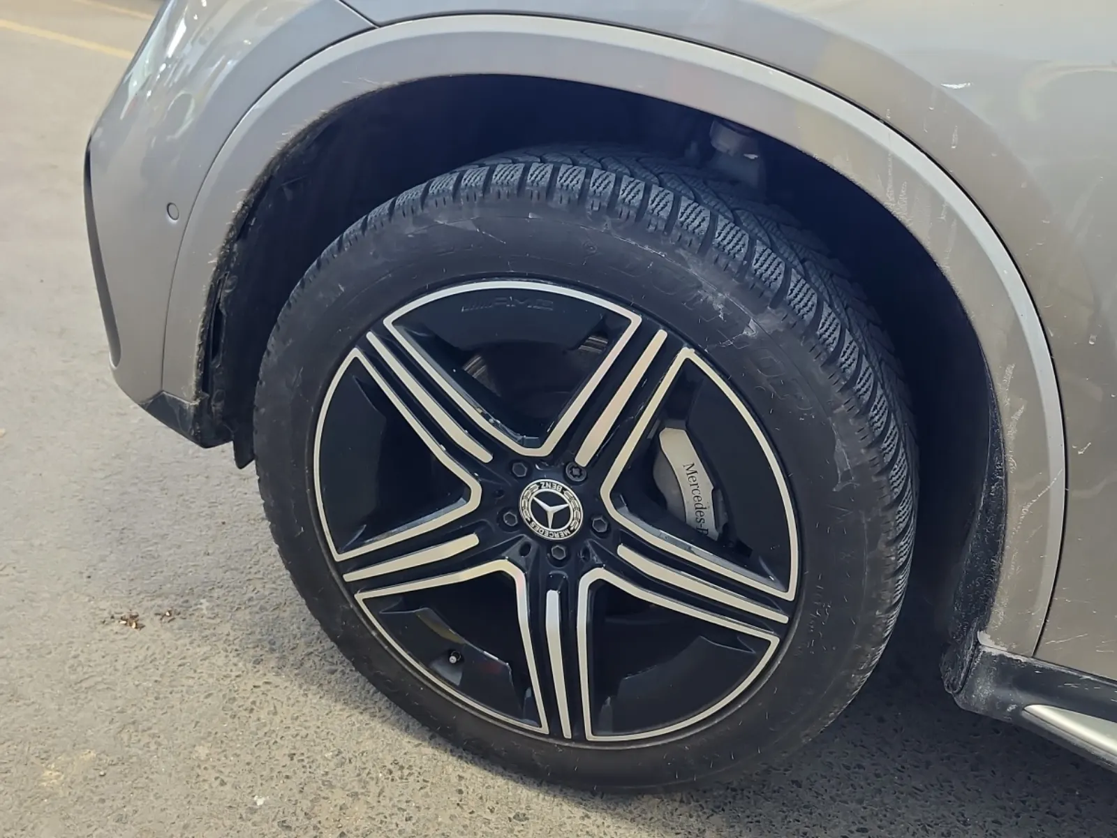 Front driver wheel/tire photo